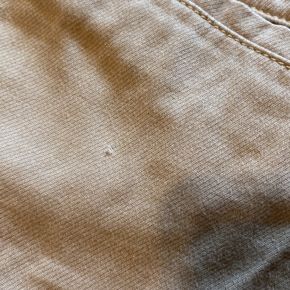 Khaki maternity shorts with pockets - Picture 5 of 8